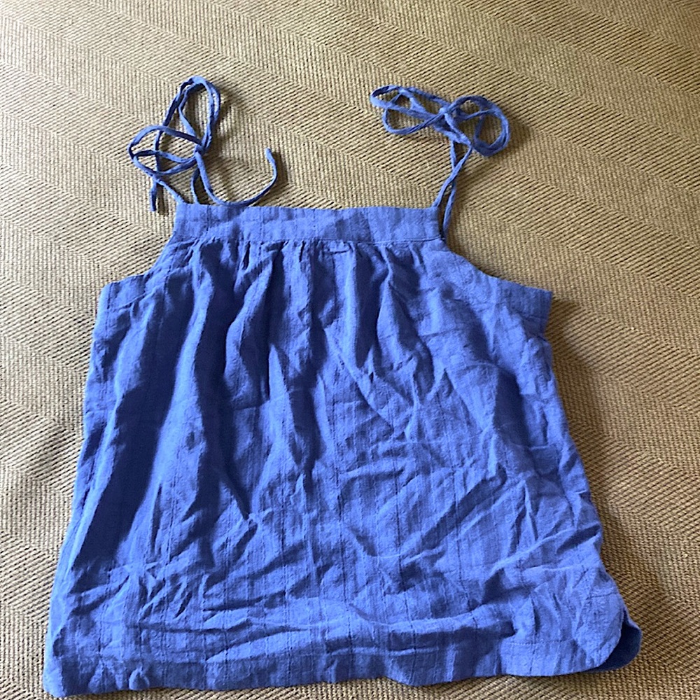 Blue string tank